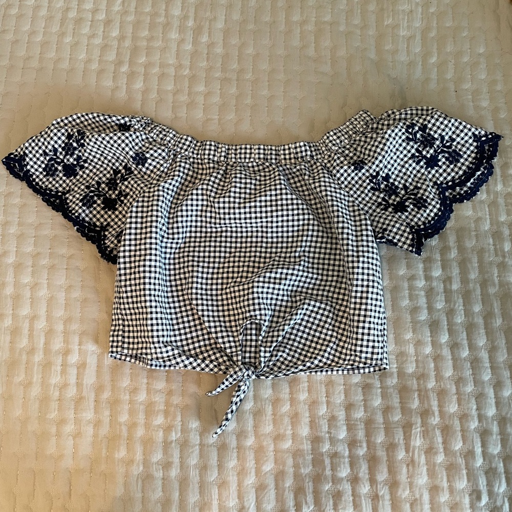 Off-shoulders crop top